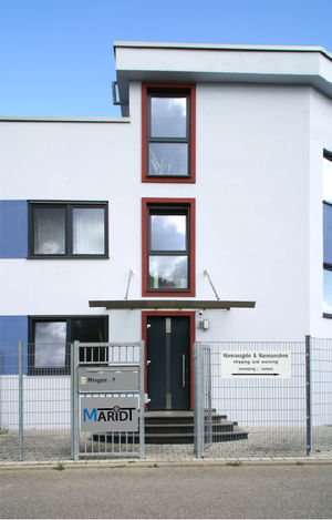 Eingang ins Verwaltungsgebäude von Maridt GmbH